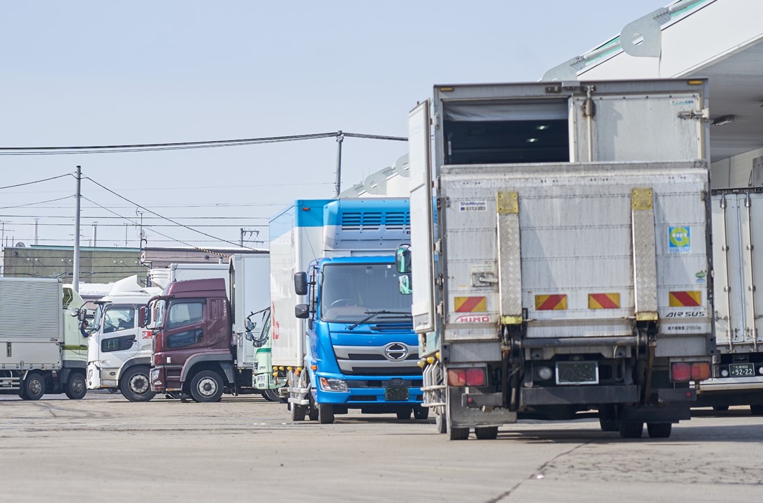 車両待機時間の軽減と、来場時間の平準化と可視化を行い、混雑を緩和します。